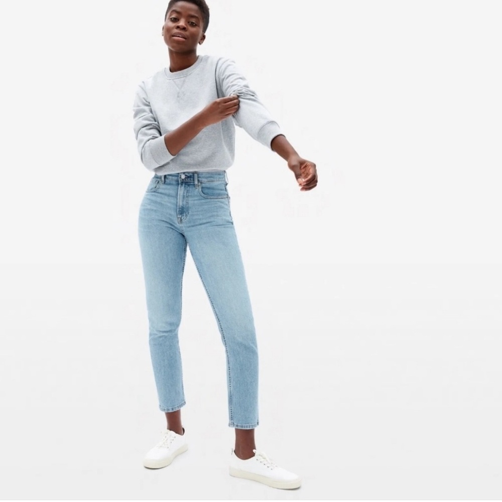 Everlane Boyfriend Jeans in Light Blue Wash. Size 26